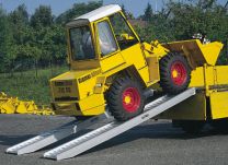 Alu-Verladeschienen, für luftbereifte Fahrzeuge, ohne Schutzrand, Traglast 4390 kg/Paar, LxB 3050x405 mm, Preis je Paar