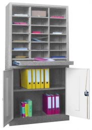 Ordnungsregal, BxTxH 1000x400x1950 mm, 3x6 Fächer, 1 Auszugboden, 1 Flügeltürenschrank 950 mm hoch mit 1 Boden, RAL 7035 lichtgrau