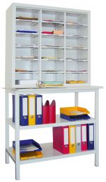Ordnungsregal, BxTxH 1000x600x1950 mm, 3x6 Fächer, Regaltiefe 400 mm, Ablagetisch HxT 950x600 mm mit 2 Böden, RAL 7035 lichtgrau