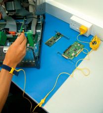 ESD Tischbelag - verschleißfest + elastisch - entspr. Anforderungen aus IEC 61340-5-1 - Farbe blau - 0,6 m x 1,2 m / 1,2 m x 3 m Kit – Mattenware