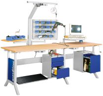 Arbeitsplatzsystem, Buche-Multiplexplatte BxT 1500x750+1000x750 mm, stufenlose Höhenverst. 735-1100 mm per Kurbel, 2 Aufbaugestell, RAL 7035/5013
