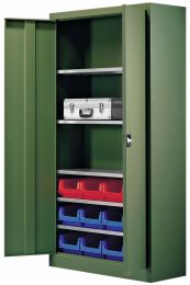 Flügeltürenschrank, BxTxH 950x420x1950 mm, RAL 6011 resedagrün, Fachlast 80 kg, mit Kästen: 4xGr. 3z rot, 8xGr. 3z blau